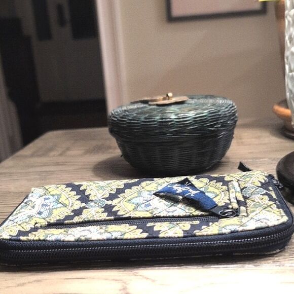 Vera Bradley Cambridge Quilted Zip Around Wallet Wristlet Retired - Picture 8 of 10